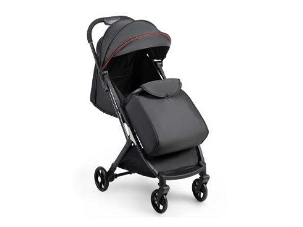 baby stroller with footmuff